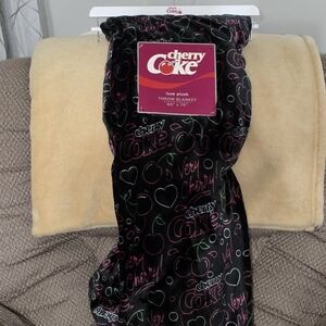 VIRAL CHERRY COKE VELVET PLUSH THROW BLANKET 60 X 70 BRAND NEW